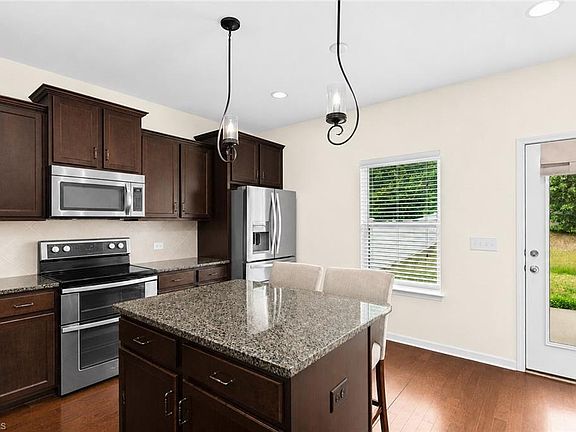 5th image of 427 Inlet Place Dr