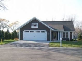 1120 Lake Breeze Ct #11, Menasha, WI 54952