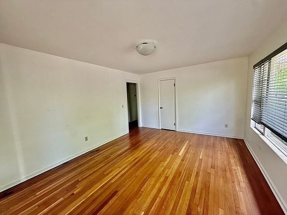 2nd image of 516 Ferry St NE