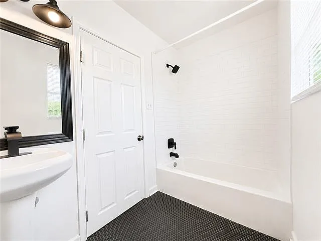 433 Homer St — Photo 12