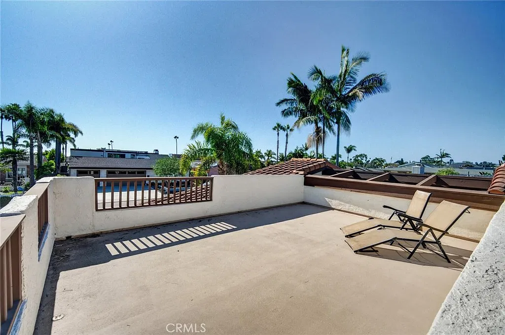4 bed, 2.5 bath, 2098 sqft, $10,000 — Photo 1