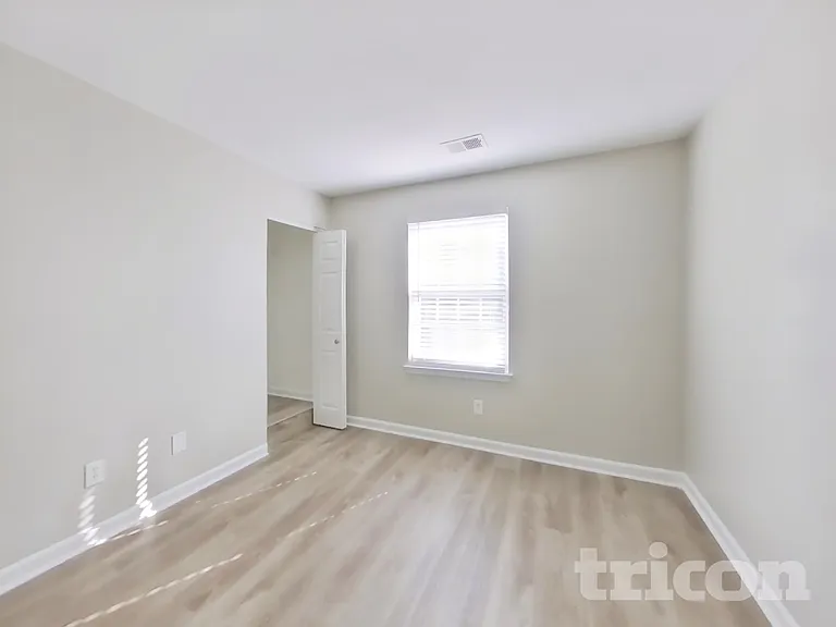 2536 Bayview Dr — Photo 13