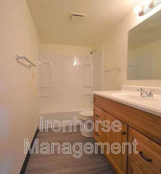 801 W Villard St #30 — Photo 19