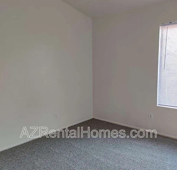 493 E Cantebria Dr — Photo 10