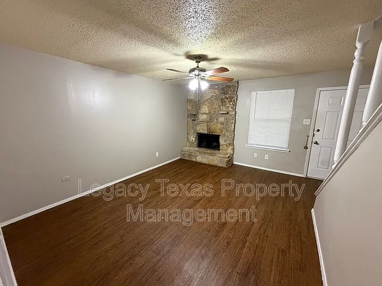 1409 Courtney Pl #A — Photo 13
