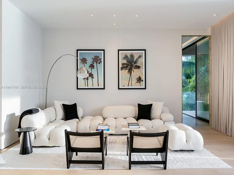 28 W Dilido Dr — Photo 19