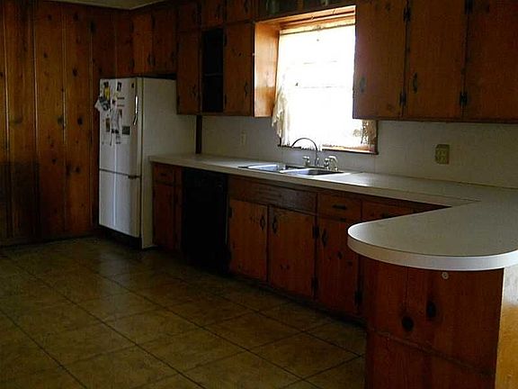 2nd image of 626 Glover St