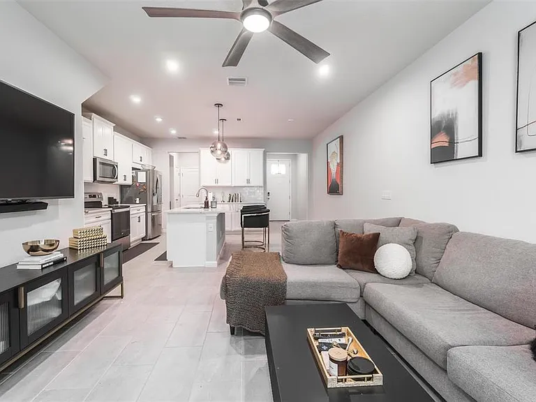 8518 Primrose Willow Pl — Photo 16