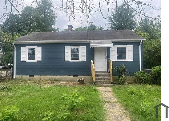3 bed, 895 sqft, $1,900 — Photo 1