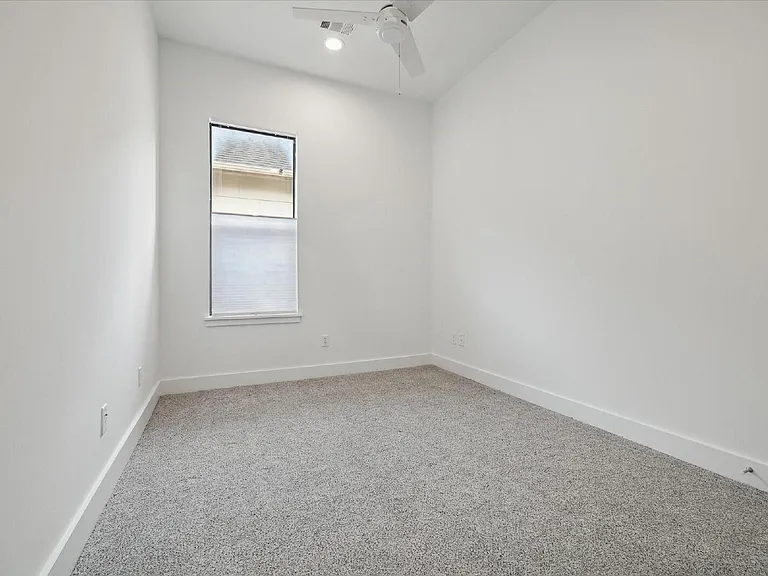 1105 W 21st St #B — Photo 21