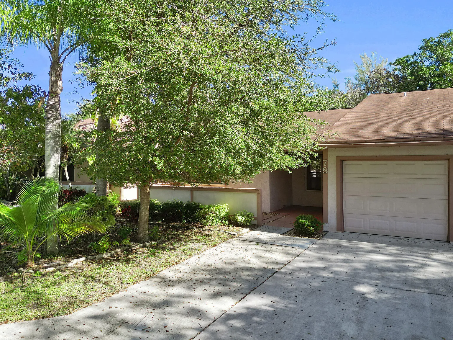 2 bed, 2.0 bath, 1174 sqft, $2,700 — Photo 2