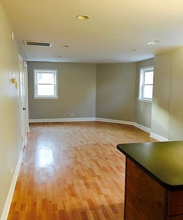 2nd image of 1059 N Leavitt St APT 1F
