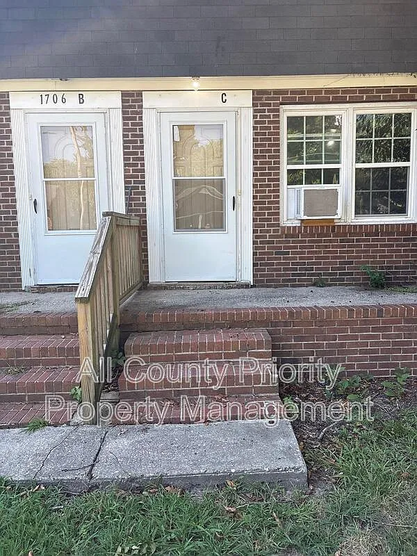 2 bed, 1.5 bath, $1,000 — Photo 2