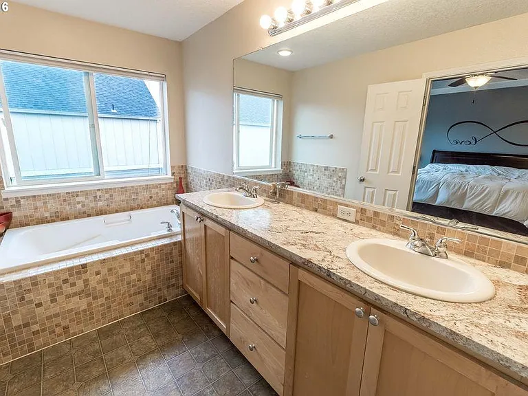 1060 SE Portlandia Ave — Photo 10