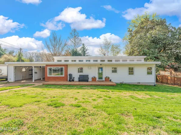 369 East Dr, Oak Ridge, TN 37830