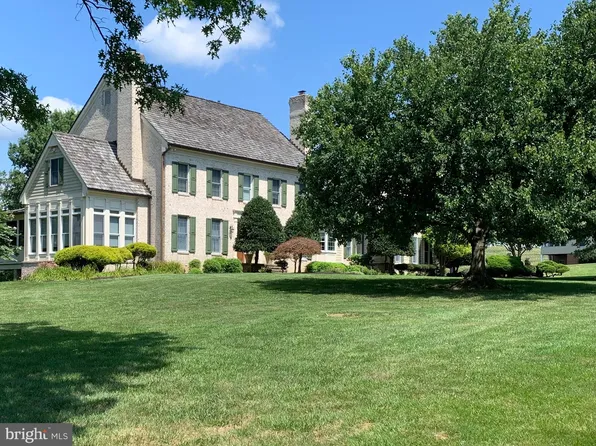 6 Westcroft Ct, Hunt Valley, MD 21030