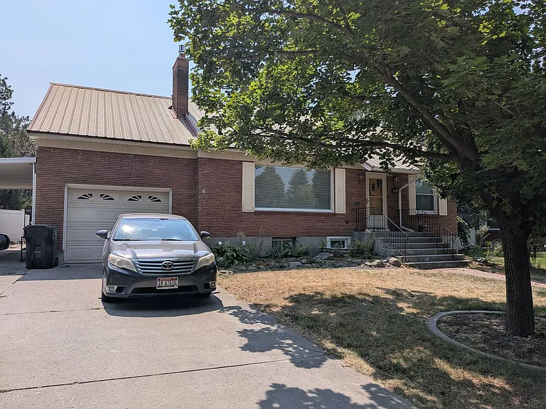 262 E 2 S — Photo 2