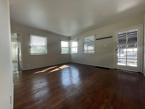 3rd image of 939 Hilldale Ave #1/2