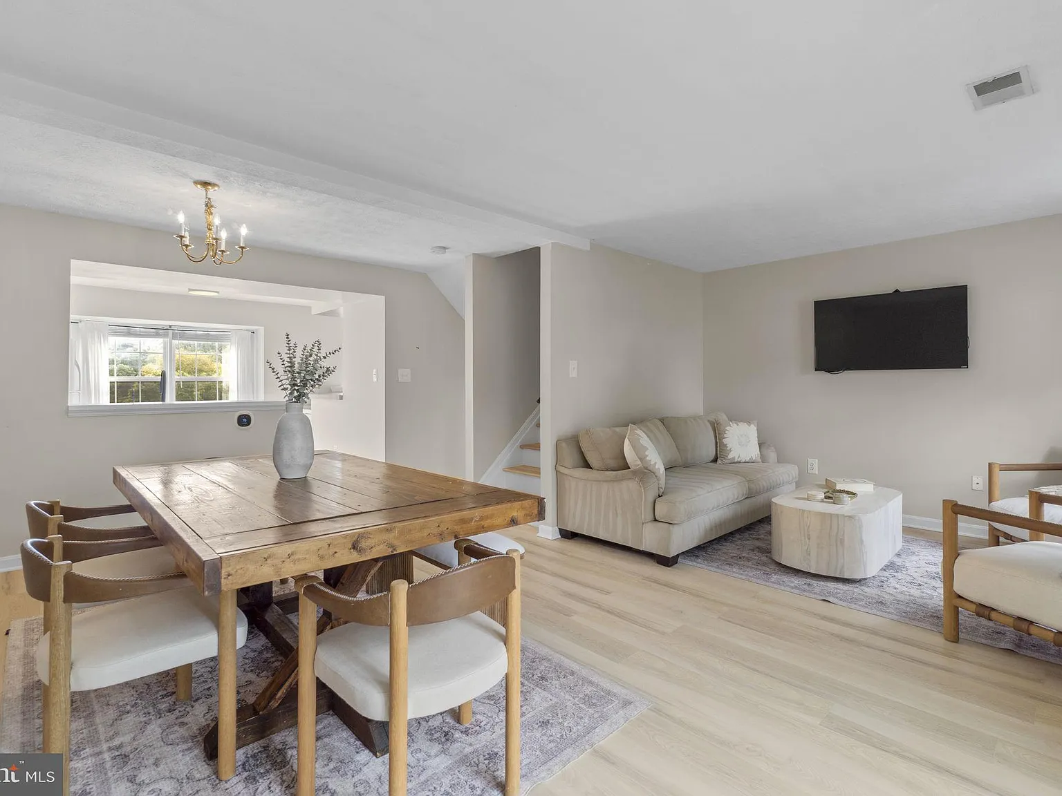 3 bed, 1.5 bath, 1424 sqft, $2,500 — Photo 4