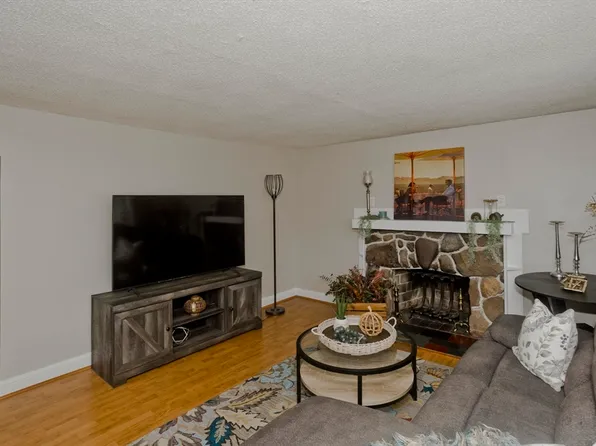 351 Apremont Hwy, Holyoke, MA 01040