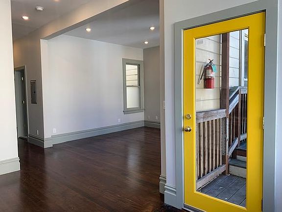 5th image of 452 Waller St