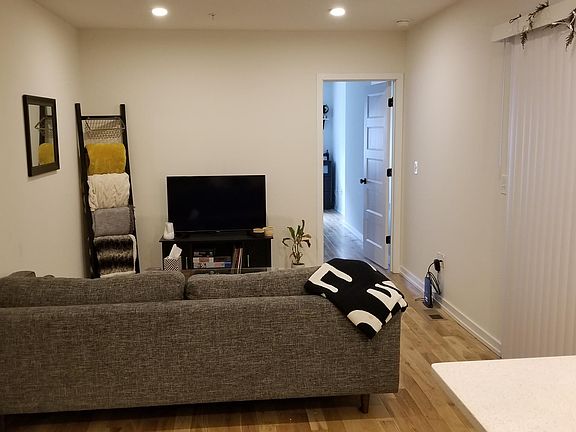 4th image of 1337 N Marshall St Unit 1