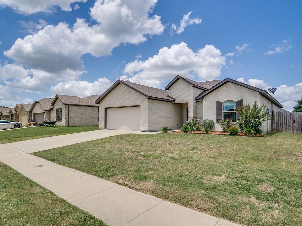 1st image of 409 Stoneridge Dr