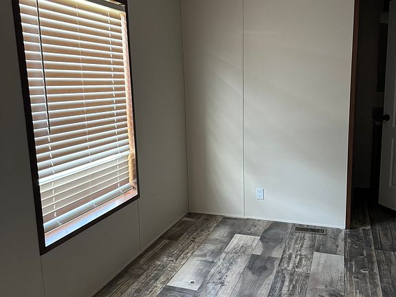 5th image of 2300 Lafayette Ave Trailer 26