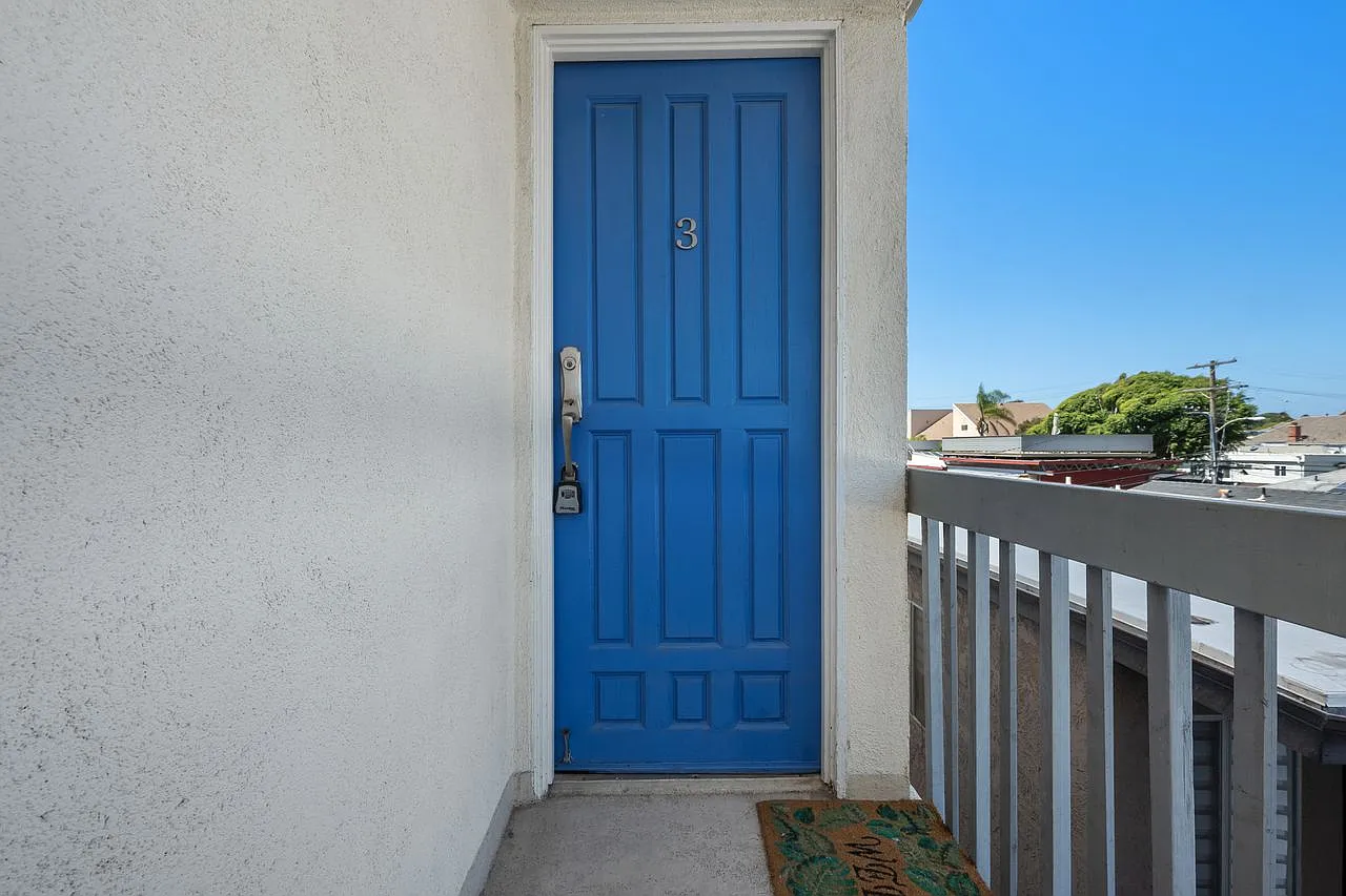 2 bed, 2.5 bath, 1900 sqft, $7,250 — Photo 3
