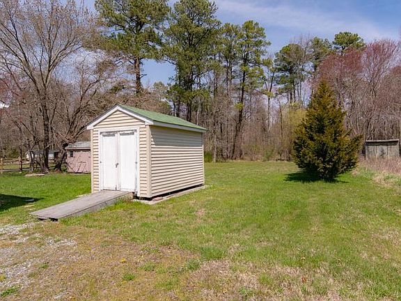 This shed has electric.