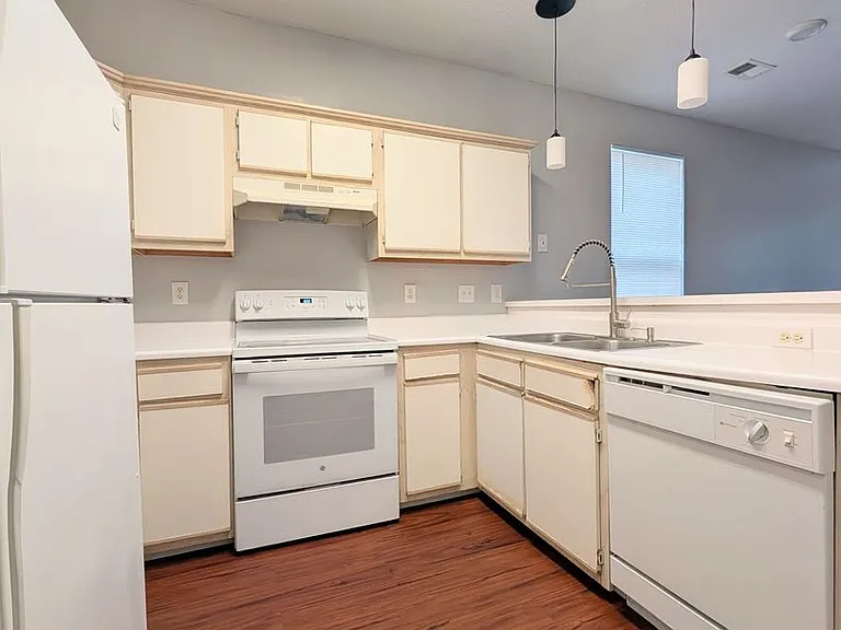 484 River Oaks Dr #62E — Photo 5