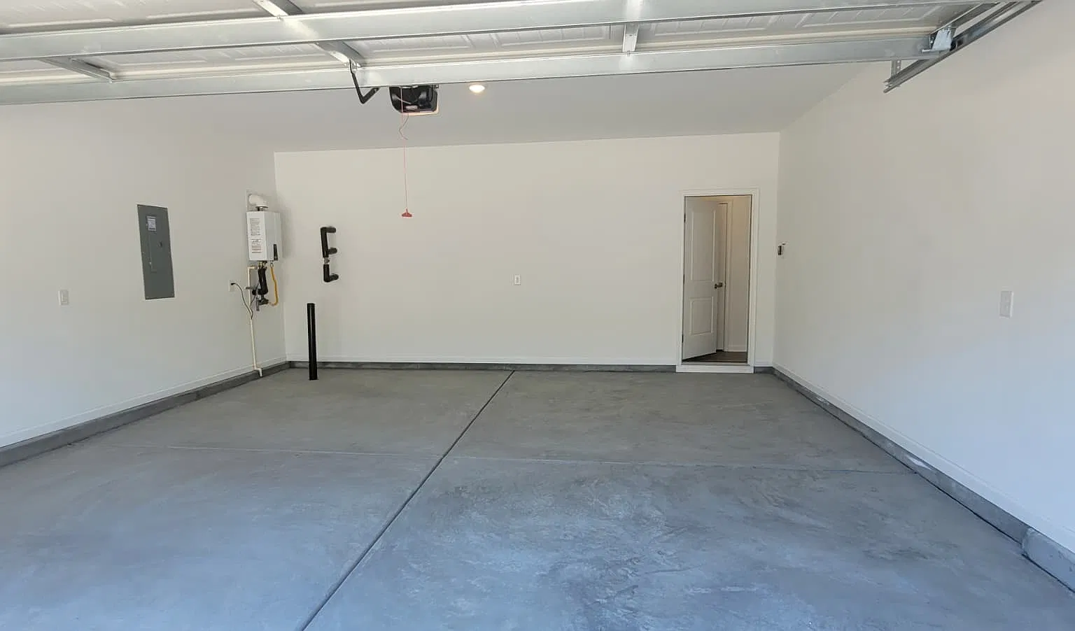 4 bed, 2.5 bath, 2158 sqft, $2,499 — Photo 4