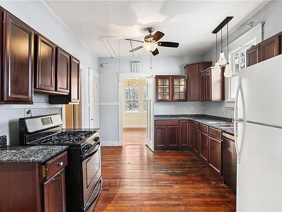 4th image of 4709 Painters St