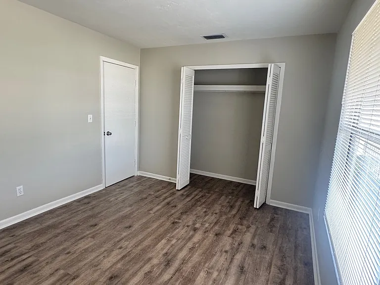 2826 SE Santa Barbara Pl — Photo 9
