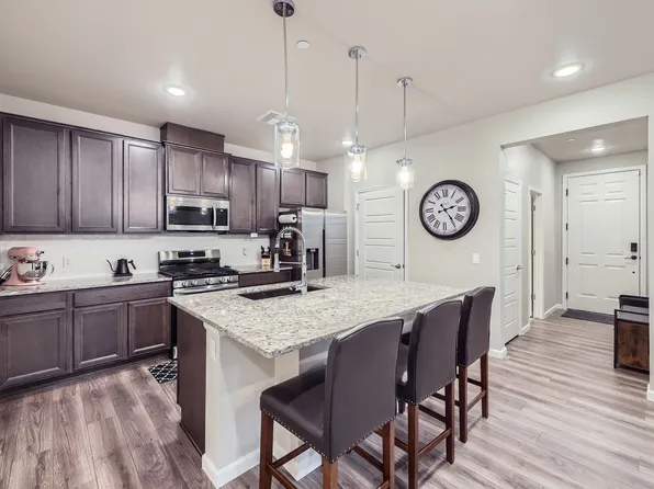 6153 N Ceylon St Building 2-202, Denver, CO 80249