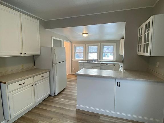 2nd image of 461 5th St
