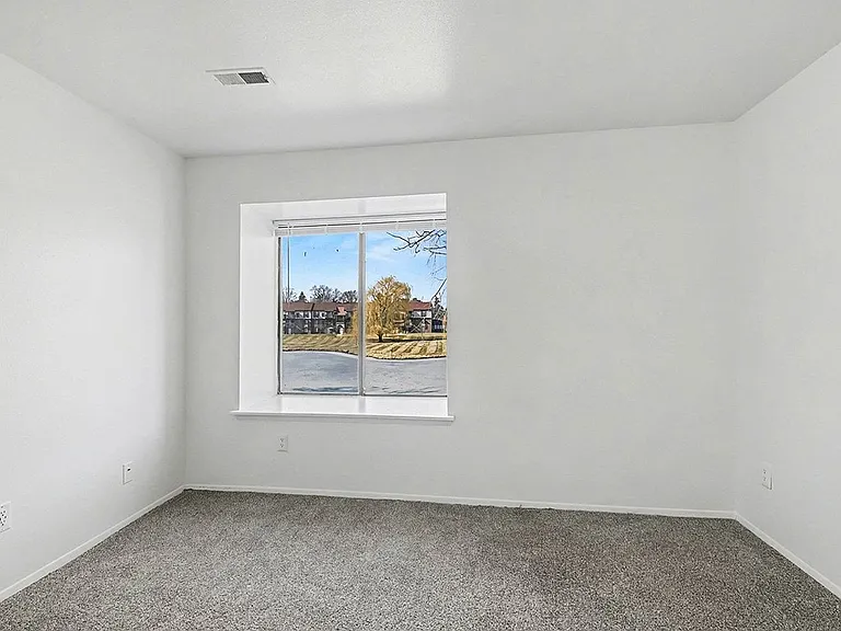 Trappers Cove Apartments — Photo 38