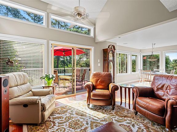 5th image of 687 Kingsview Rdg