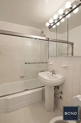 Rented by Bond New York | media 23