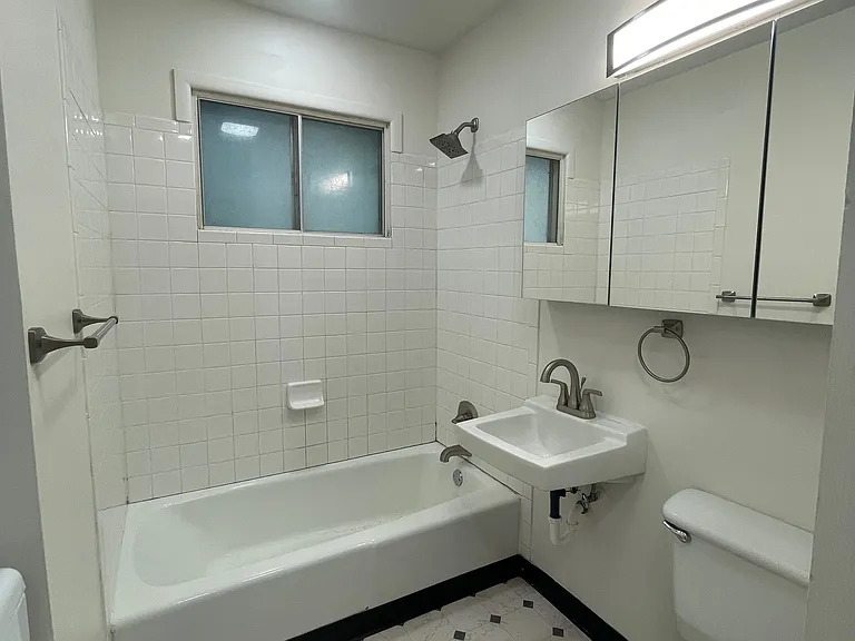 2405 Tamarac Dr — Photo 21