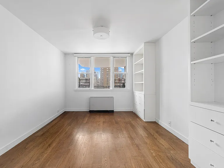 201 E 36th St #17C — Photo 10