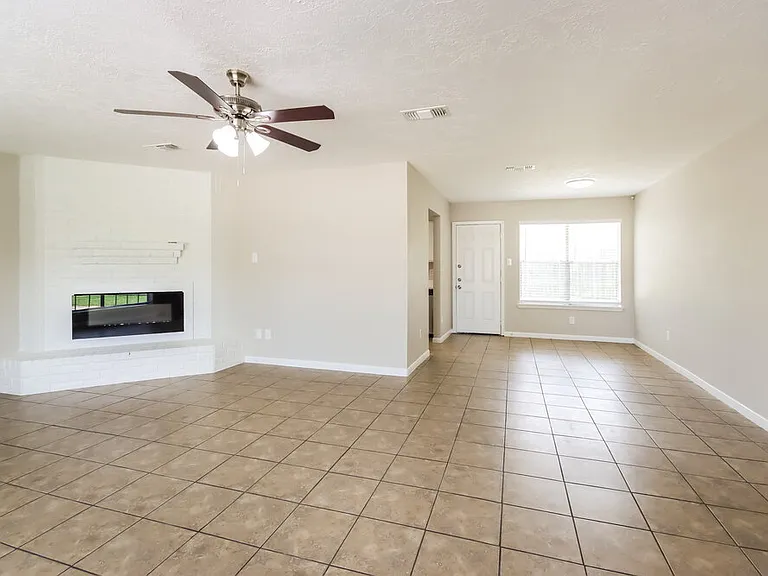 8514 Forest Point Dr — Photo 4