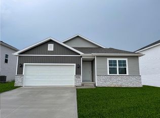 3176 Scanlon Farms Rd, Coralville, IA 52241