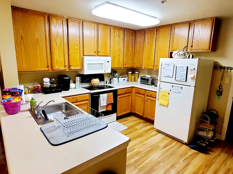 South Rock Apartments (Student Housing by the Bed) — Photo 14