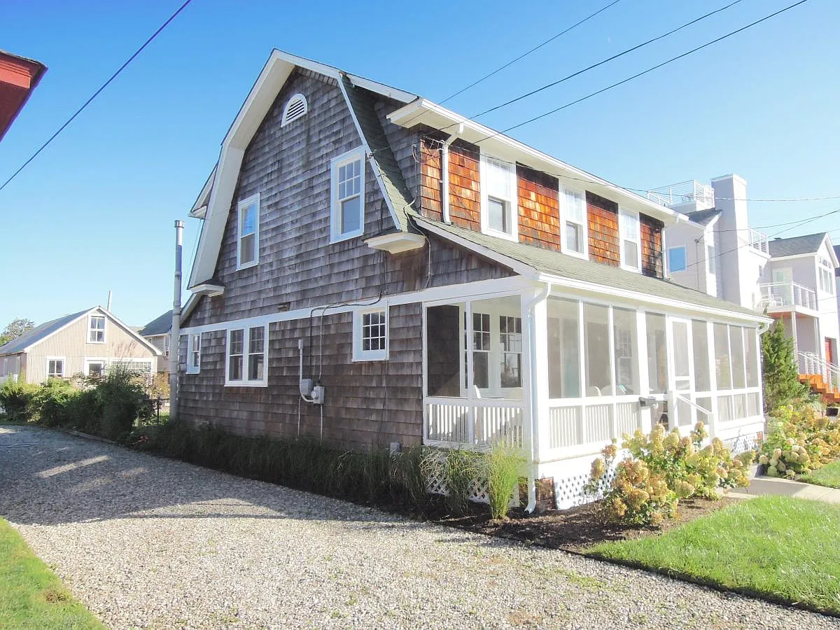 557 Lake Ave — Photo 2