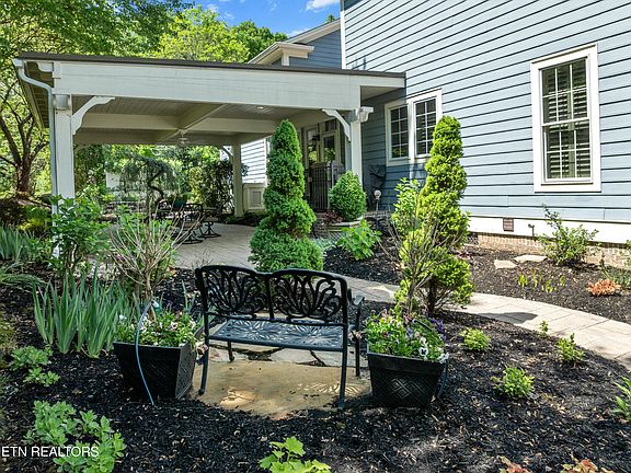 4th image of 551 Colonial Ridge Ln