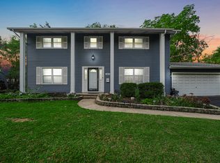 4 Wolfe Ct, Woodridge, IL 60517