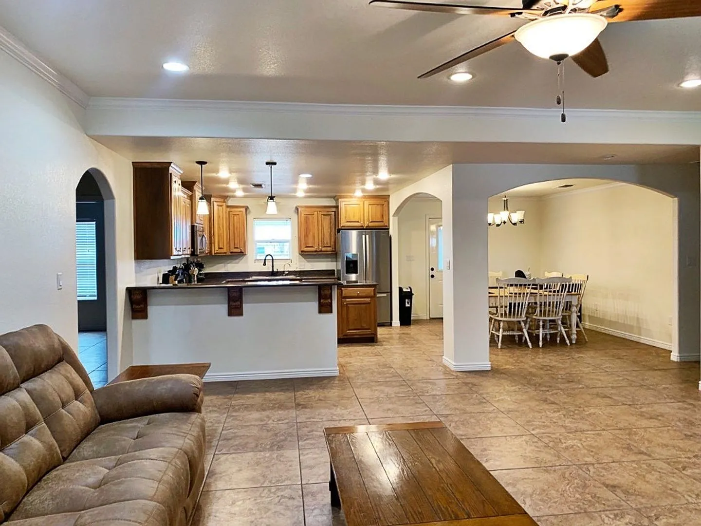 Beautiful all brick home — Photo 2