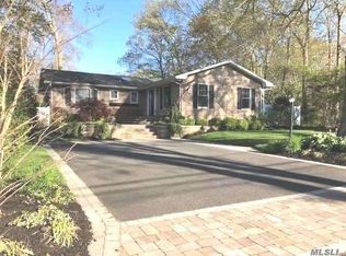 17 Laurel Rd, Oakdale, NY 11769