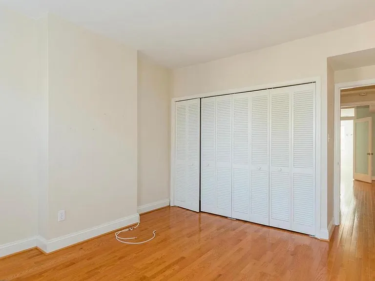 2127 E Fairmount Ave — Photo 9